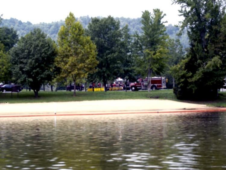 Roaring River (Tennessee) wwwnaturallyamazingcomamericasparks3958jpg