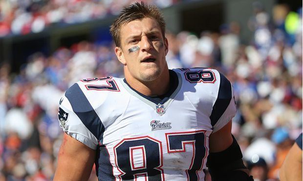 NFL UK on X: Rob Gronkowski: ▪️ Age: 32 ▪️ 4x Super Bowl champ ▪️ 4x  First-team All-Pro ▪️ 5x Pro Bowl ▪️ Most rec TDs in a season by a TE