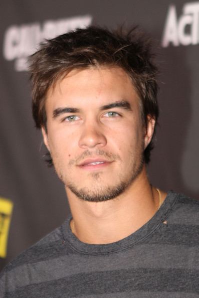 Rob Mayes iamediaimdbcomimagesMMV5BMTQ1MDU2NjIyNF5BMl5