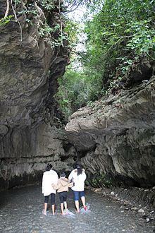 Robber's Cave, India httpsuploadwikimediaorgwikipediacommonsthu