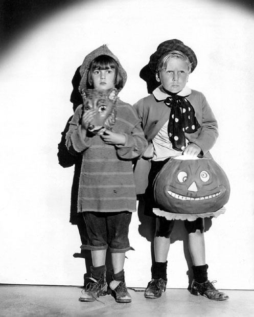 Robert Coogan A nice page of vintage Halloween celebrity photos Blogs