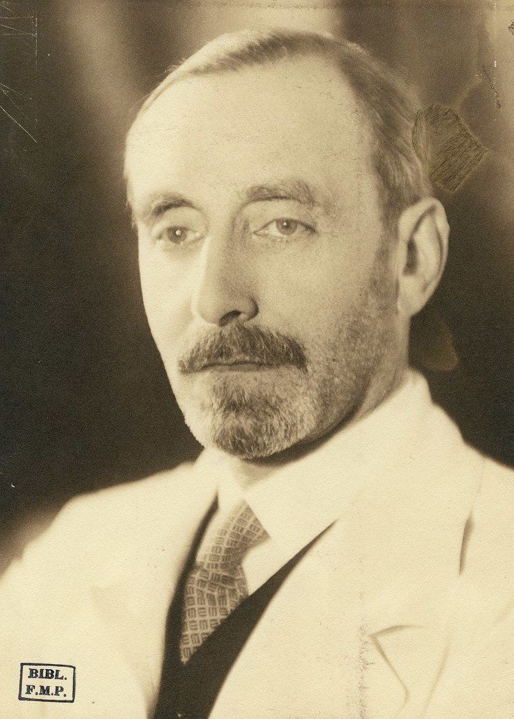 Robert Debré httpsuploadwikimediaorgwikipediacommonsthu