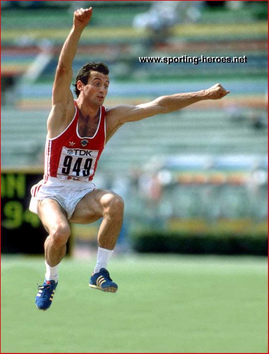 Robert Emmiyan Robert EMMIYAN 1986 European long jump Champion USSR