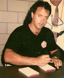 Robert Gibson (wrestler) httpsuploadwikimediaorgwikipediacommonsthu