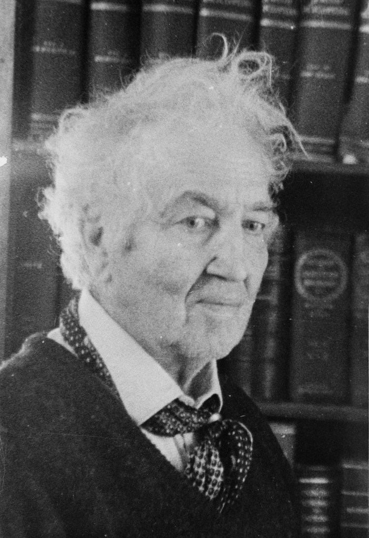 Robert Graves Robert Graves Photographs Robert Graves in his Library Deya