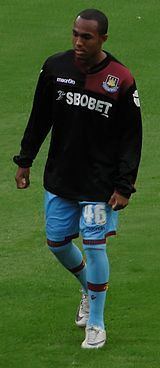 Robert Hall (footballer) httpsuploadwikimediaorgwikipediacommonsthu