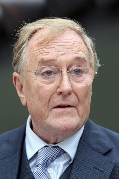 Robert Hardy www2pictureszimbiocomgiRobertHardySpitfires