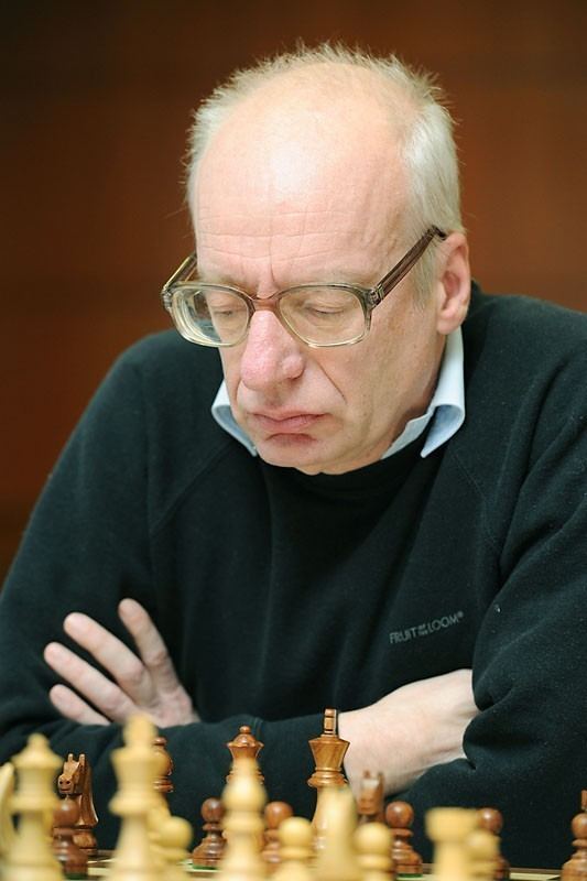 Robert Huebner Snowdrops Versus Old Hands 2011 Chesscom