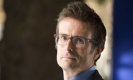 Robert Peston Daily Mail apologises to Robert Peston with a sting in