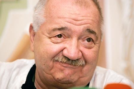 Robert Sturua Sturua to return to Georgia Vestnik Kavkaza
