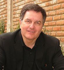 Roberto Ampuero httpsuploadwikimediaorgwikipediacommonsthu