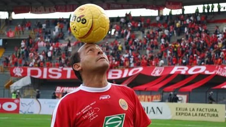 Roberto Cabañas Paraguay football legend Roberto Cabanas dies at 55 football
