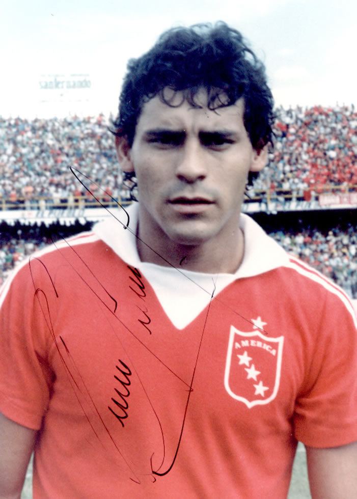 Roberto Cabañas Paraguay football hero Cabanas dies at 55 Punch Newspapers