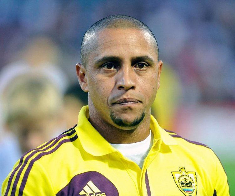 Roberto Carlos wwwthefamouspeoplecomprofilesimagesrobertoca