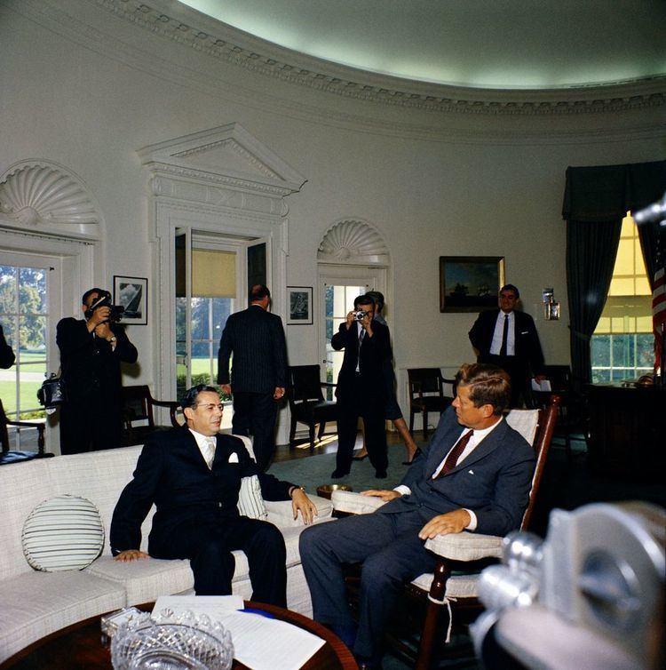 Roberto de Oliveira Campos KNC19178 President John F Kennedy Meets with the