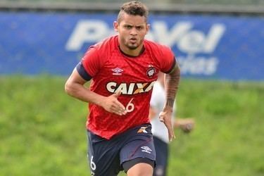 Roberto Heuchayer Santos de Araújo ROBERTO Lateral est no RJ para estreia do Atltico Paranaense na