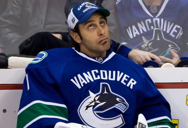 Roberto Luongo Vancouver Canucks should have paid part of Roberto