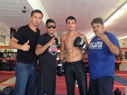 Roberto Ortiz (boxer) Roberto Ortiz Training in LA With Abner Mares Coach Boxing News