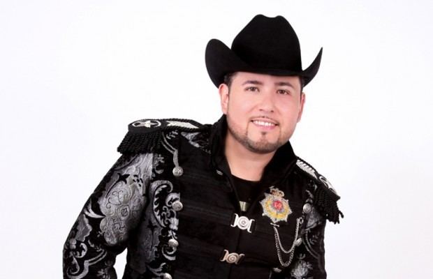 Roberto Tapia OneonOne with SingerSongwriter Roberto Tapia Living Out Loud
