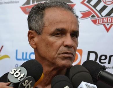 Roberval Davino Roberval Davino analisa futebol brasileiro e comenta