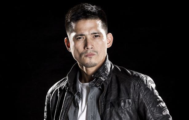 Robin Padilla With gun license expired Robin Padilla surrenders rifles