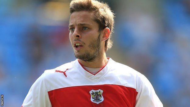 Robin Shroot BBC Sport Robin Shroot signs Stevenage contract extension