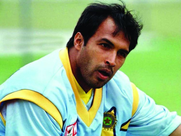 Robin Singh (Cricketer) playing cricket