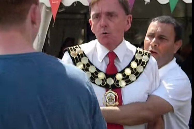 Robin Wales Newham Mayor sees red at woman campaigning for homeless single