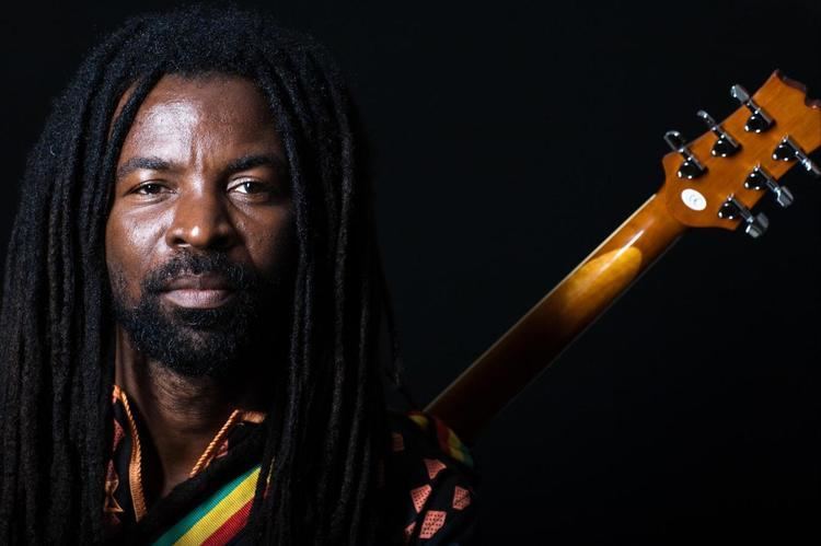 Rocky Dawuni Rocky Dawuni loses out to Morgan Heritage at Grammys Ghana News