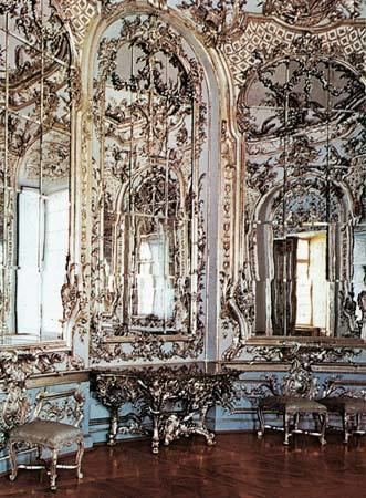 An interior of a building with a Rococo style of architecture, art, and decoration.