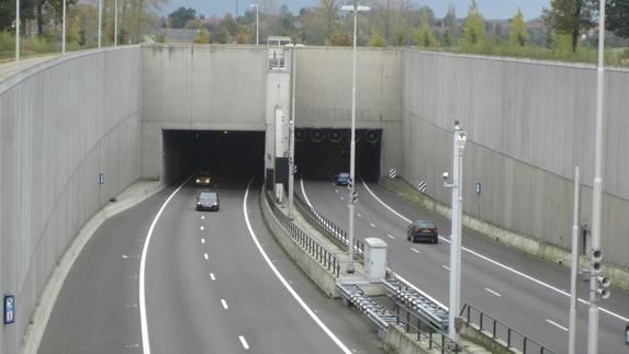 Roertunnel L1NWS Een vergelijking tussen de A2tunnel en de Roertunnel L1