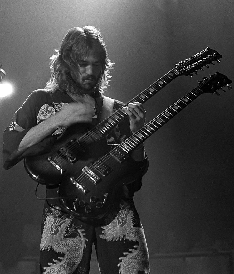 Roger Fisher (guitarist) httpsuploadwikimediaorgwikipediacommons99