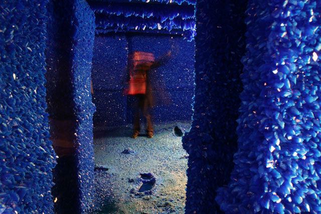 Roger Hiorns Magical Blue Crystals Cover an Entire Room My Modern Met