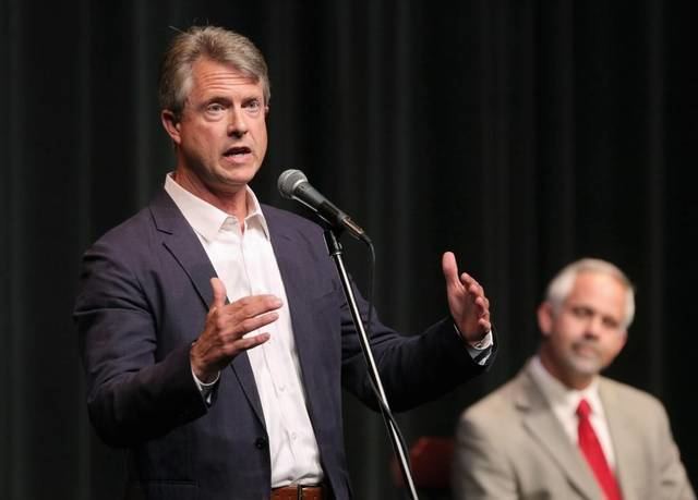 Roger Marshall (politician) Tea party39s Tim Huelskamp ousted by challenger Roger Marshall in