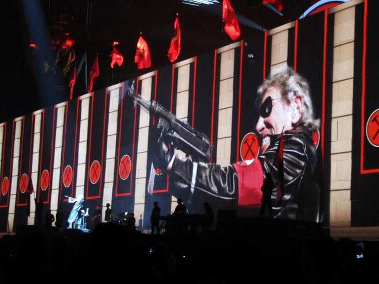Roger Waters: The Wall Roger Waters THE WALL No Colon or Comma A Keith Review From The