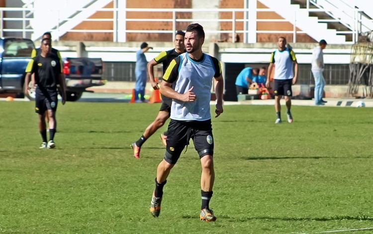 Rohel Briceño Rohel Briceo busca ser pieza clave en la zaga aurinegra Deportivo