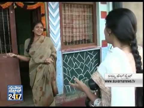 Rohini Sindhuri talking to a woman and wearing a light brown traditional Indian dress with white duppata (long scarf worn by women from South Asia)