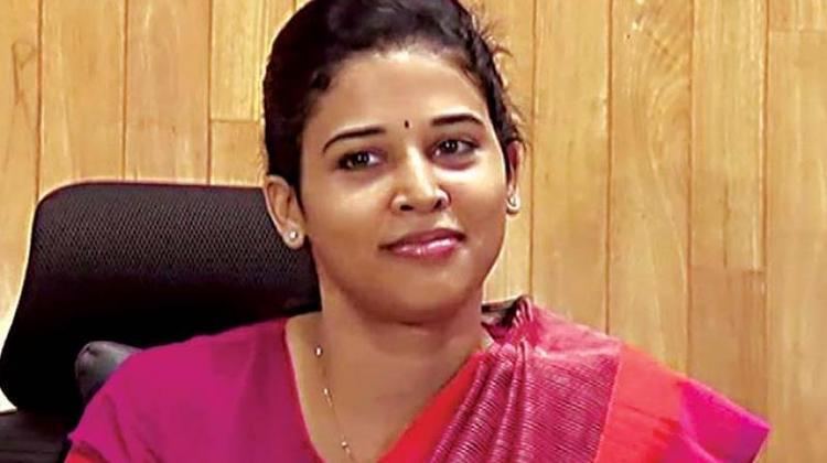 Rohini Sindhuri smiling while wearing a pink and orange dress