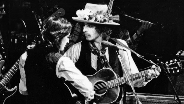 Rolling Thunder Revue On the Road With Bob Dylan Joan Baez and the Rolling Thunder Revue