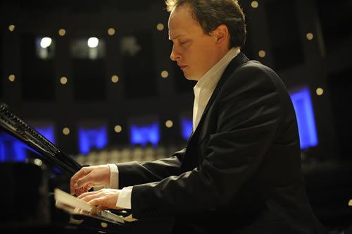 Romain Descharmes Romain DESCHARMES pianiste