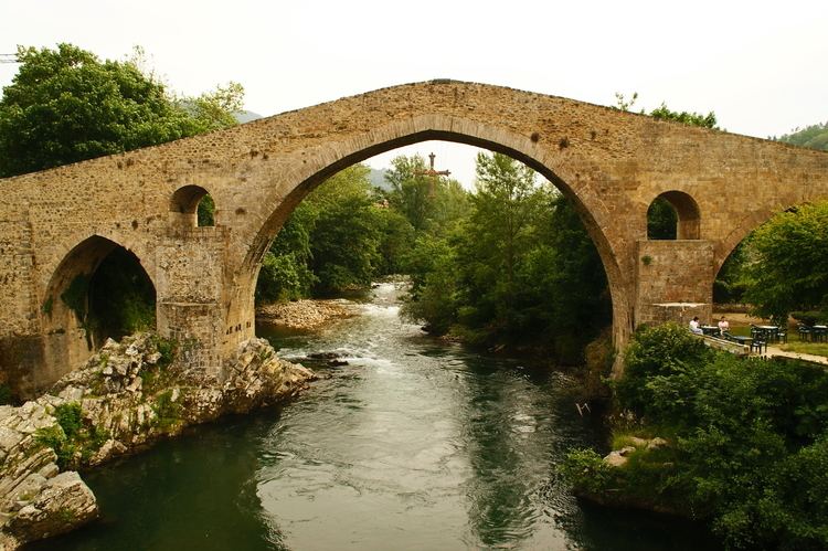 Roman bridge FileRoman bridge at Cangas 1 comjpg Wikimedia Commons