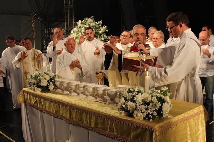 Roman Catholic Diocese of São Carlos Milhares participam da Missa Campal em comemorao de So Carlos