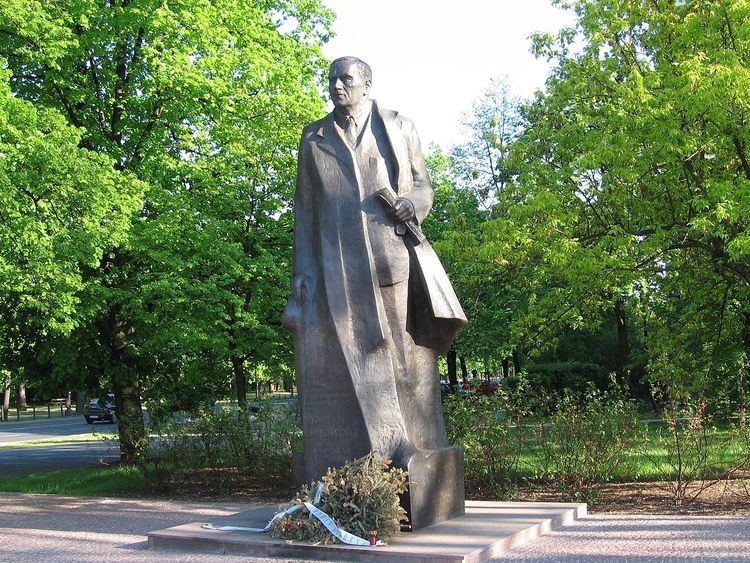 Roman Dmowski Monument, Warsaw