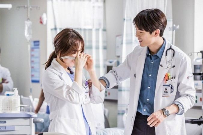 Romantic Doctor, Teacher Kim Romantic Doctor Teacher Kim opens to positive reviews Watch