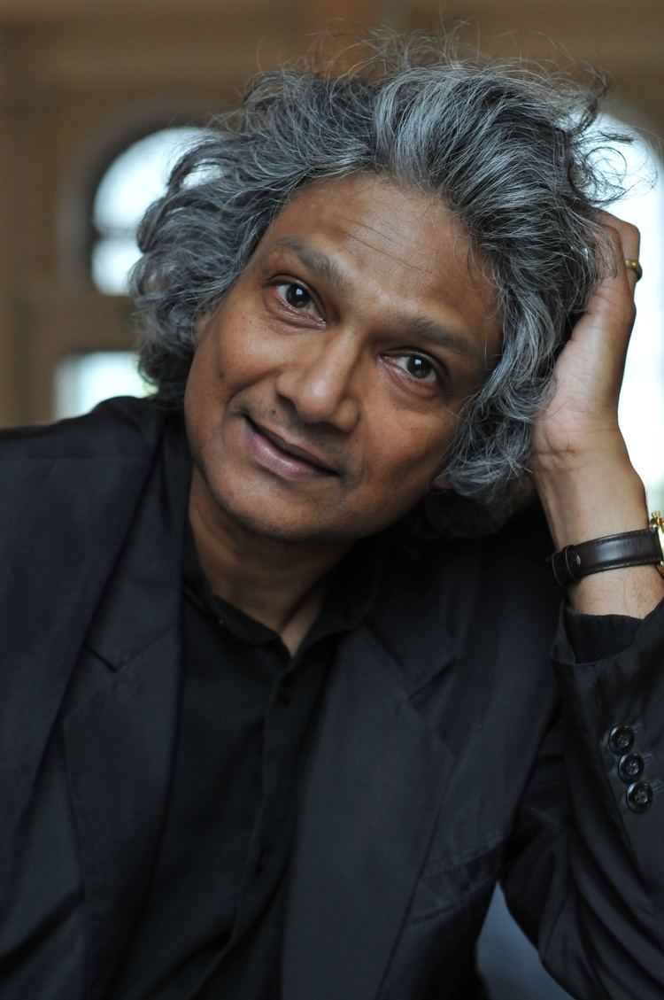 Romesh Gunesekera Author Photos Romesh Gunesekera