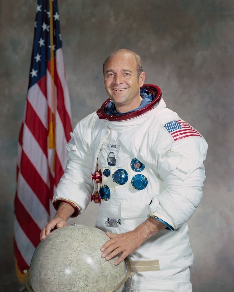 Ronald Evans (astronaut) Ronald Evans astronaut Wikipedia the free encyclopedia