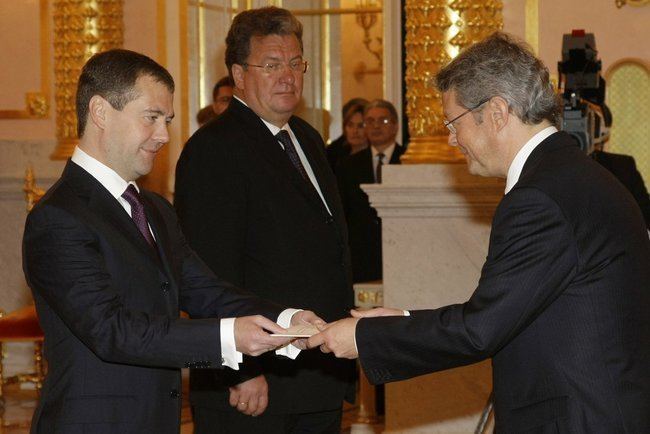 Ronald Keller FileDmitry Medvedev with Ronald Kellerjpg Wikimedia Commons