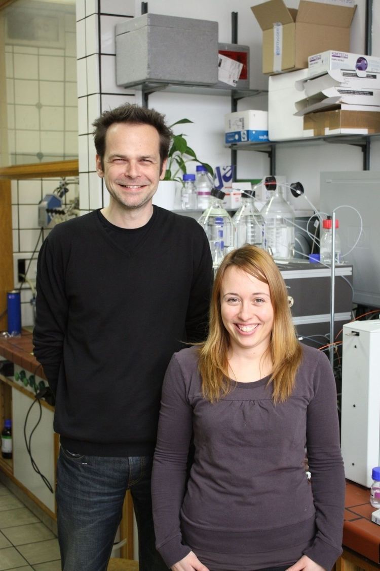 Ronald Micura Chemists from Innsbruck and New York monitor singlemolecule