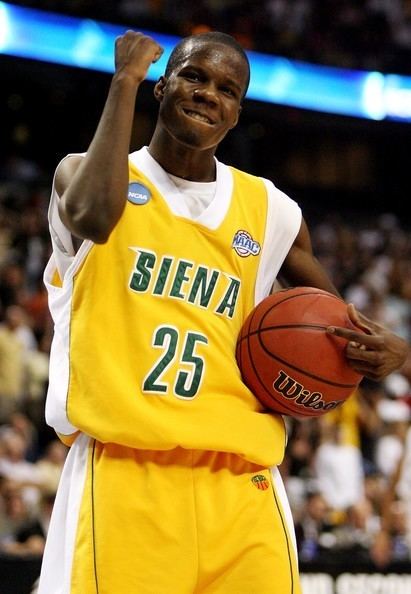 Ronald Moore (basketball) Ronald Moore in NCAA Basketball Tournament Tampa First Round