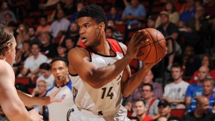 Ronald Roberts (basketball) Ronald Roberts Shows Out for Raptors at NBA Summer League YouTube